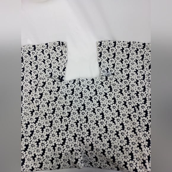 WILLOW ROOT Y2K Black and White Floral Cropped Flare Pants (#160) - Picture 4 of 5